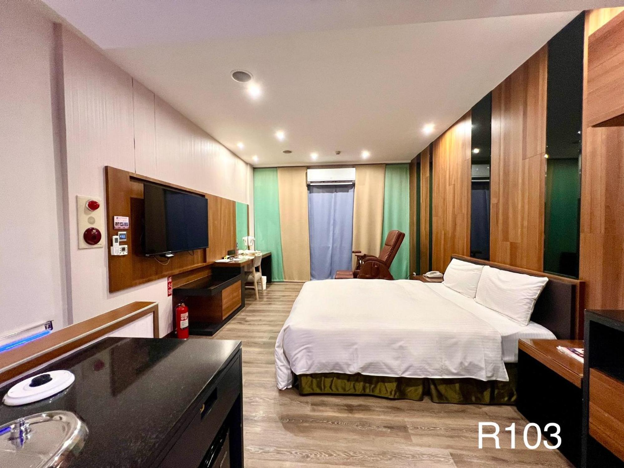 Catwalk Motel -ไถหนาน ภายนอก รูปภาพ